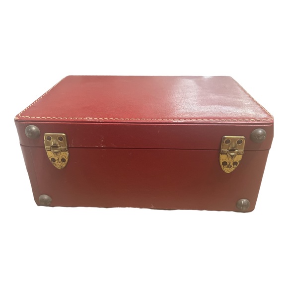 Sold/Shortrip 1940’s Vintage Burgandy Leather Makeup Train Case with Accessories - Picture 4 of 9